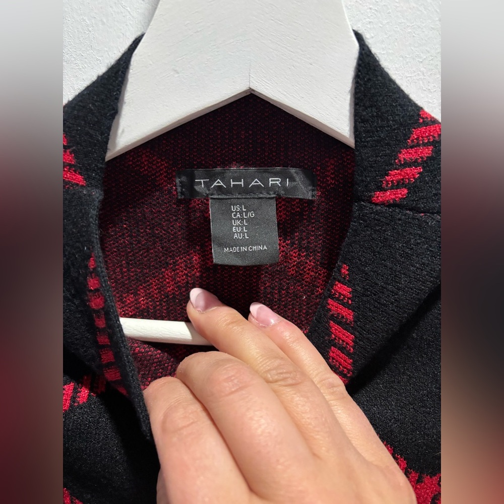 Tahari Sweater ❤️🖤 - Picture 4 of 5